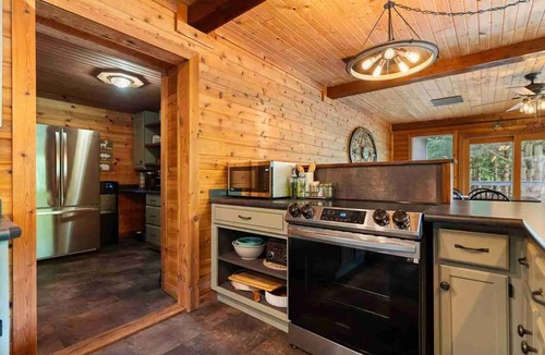 Bolivar Cabin | Private Waterfront Cabin @ Bolivar Lake Lodge