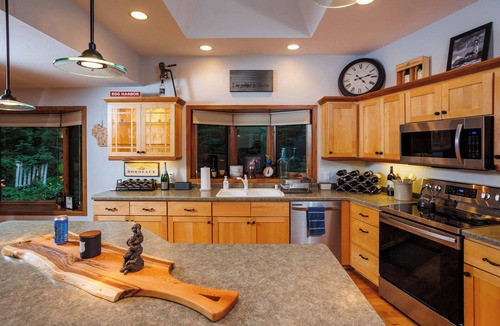 Egg Harbor Cabin | Private, Wooded Lot - Sleeps 10 - Asher Manor