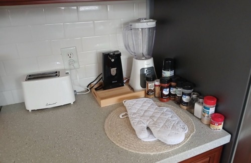 Mount Airy House | PROMO 10% WEEKLY/20% MONTHLY Pet Friendly on Forrest, Small fenced area for pets