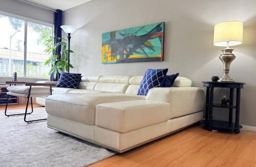Los Angeles Bed & Breakfast | Proper Stays at Melrose - West Hollywood Premium M suite