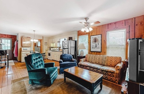 Poultney Cottage | Quaint lakefront home with great views & full kitchen