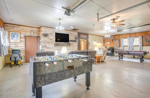 Zanesville House | Quaint Zanesville Home with Game Room and Yard!
