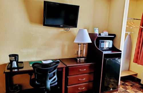 Brunswick Hotel | Quality Inn Brunswick Cleveland South