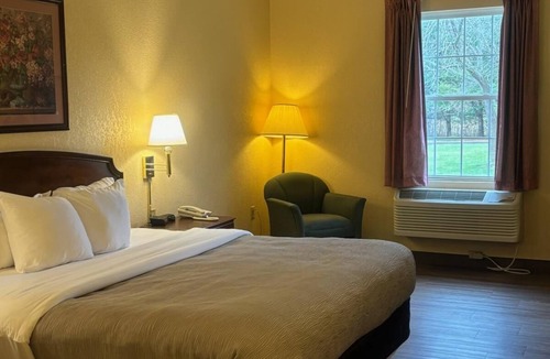 Bellville Hotel | Quality Inn & Suites Bellville - Mansfield