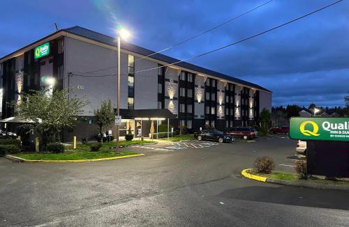 Silver Lake Hotel | Quality Inn & Suites Everett