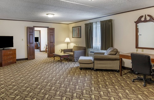 Zanesville Hotel | Quality Inn & Suites Zanesville City Center
