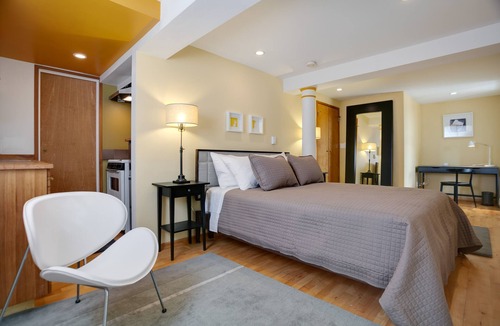 Lower Queen Anne House | Queen Anne Design Loft with Space Needle View, 7days max.