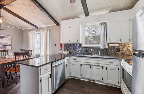 Pleasant View House | Quiet 3BR Retreat Near Nashville – Work Friendly