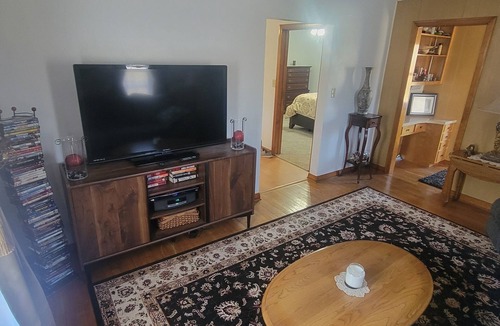 Bellaire House | Quiet and Cozy, just outside of town but close to EVERYTHING