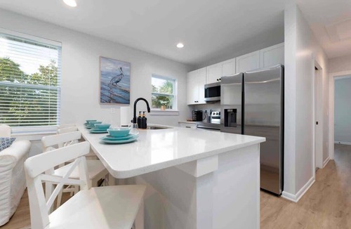 Neptune Beach Apartment | Quiet beach oasis, walk to the beach!