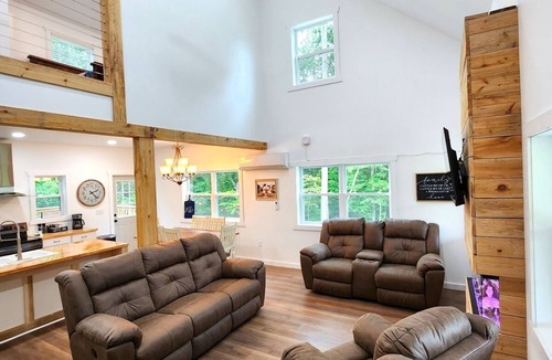 Fresno Cabin | Quiet cabin 30 min from wineries, restaurants, Sugar Creek & Walnut Creek.