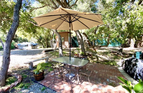 Fernwood House | Quiet & Charming Creekside Trailers