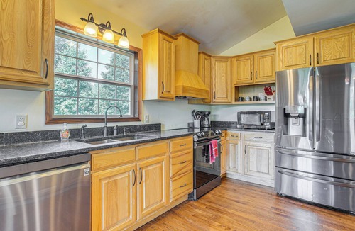 McArthur Cottage | Quiet Family Cabin in Hamden: Hot Tub + Game Room!
