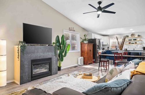 Evergreen House | Quiet Spacious 3BR w/fire pit & yard 15 min to PDX