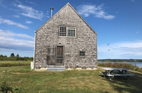 Pleasant Point Cottage | Quiet waterfront Studio on Stones Point in Cushing