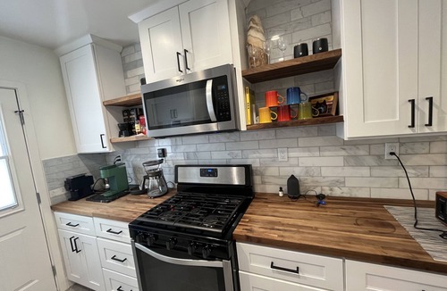 Ocean Park House | Quintessential Santa Monica Bungalow - 90 day minimum stay