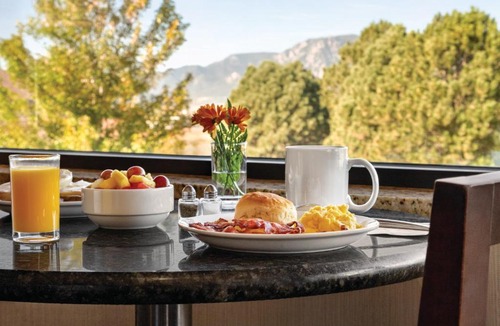 Southeast Colorado Springs Hotel | Radisson Hotel Colorado Springs Airport