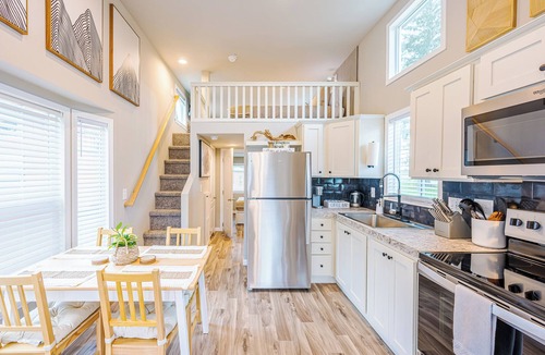 Forks Cabin | Rainforest Tiny Home Retreat: Nordic