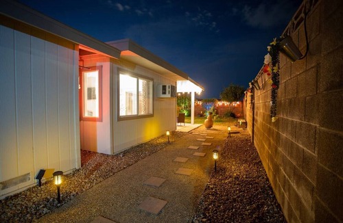 Henderson Condo | Real grass | small dogs OK | privt entrance | quiet neighborhood