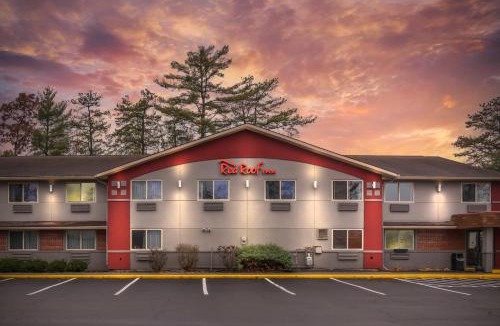 West Glens Falls Hotel | Red Roof Inn Queensbury