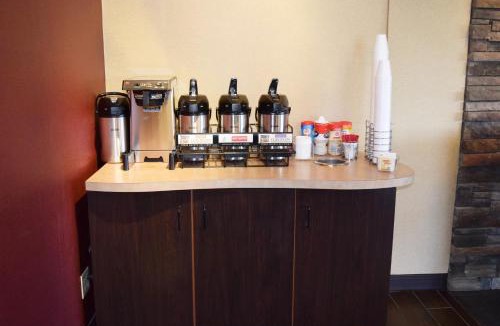Barton Hotel | Red Roof Inn St Clairsville - Wheeling West