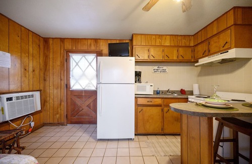Broken Bow Cabin | Redbud Rest | Sleeps 4 | Cozy Studio Cabin Near Beavers Bend