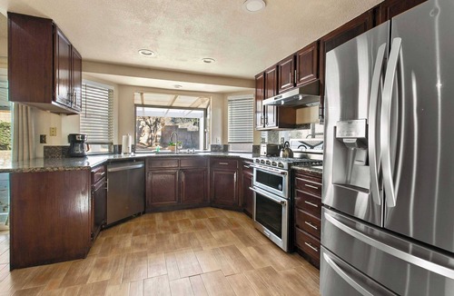 Walnut House | Relaxing 5BR Escape｜Big Backyard & Cozy Patio｜Pet-Friendly｜Flexible Lease #41682