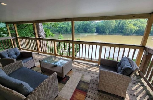 McConnelsville House | Relaxing Riverside Retreat - Eagle View Cabin