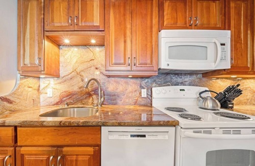 Kahana Condo | Remodeled OceanFront Condo w Wonderful Ocean Views-Valley Isle 401
