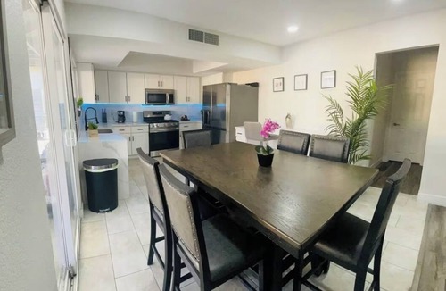 Black Mountain House | Renovated 4BR Las Vegas Home Private Pool, BBQ Ping Pong Parking 20 min to Strip