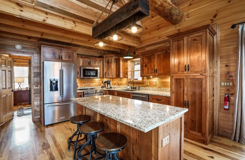 Logan Cabin | Rising Ridge Lodge | Hocking Hills, 12 Acres
