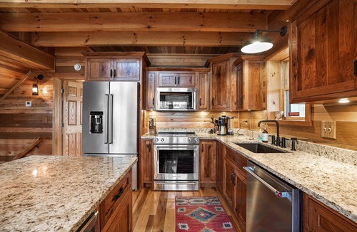 Logan Cabin | Rising Ridge Lodge | Hocking Hills, 12 Acres