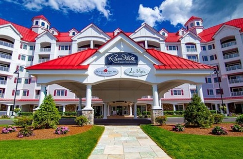 Lincoln Apartment | River Walk Resort at Loon studio, kitchenette, balcony, mount, river view, 5 fl