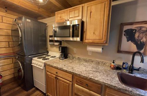Houston House | Riverfront, Authentic, Luxury Log Cabin-Bison