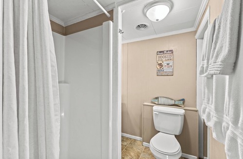 Bluff City House | Riverfront- Lower Unit | Dock | Smart TV | Wi-Fi
