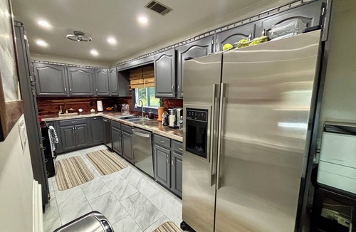 Augusta House | Riverfront Masters Rental – Private Deck + Sunset Views - Flexible Stay