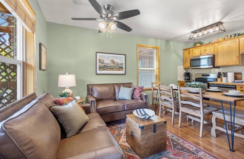 Red River Cabin | Riverfront! "River Retreat Cabin #3" Updated, In Town, Pet friendly, WIFI