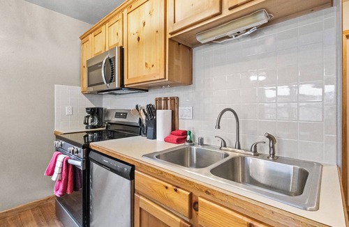 Red River Cabin | Riverfront! "River Retreat Cabin #4" In Town, Pet Friendly, WIFI