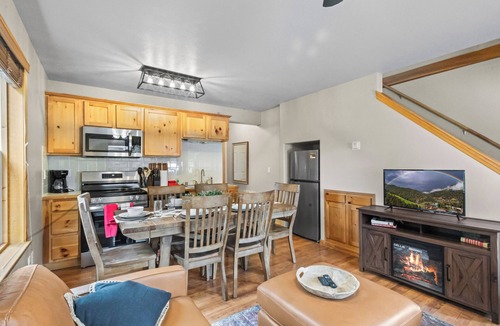 Red River Cabin | Riverfront! "River Retreat Cabin #4" In Town, Pet Friendly, WIFI