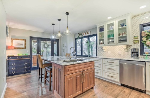 Zanesville House | Riverfront Zanesville Getaway w/Private Bar!