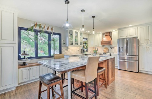 Zanesville House | Riverfront Zanesville Getaway w/Private Bar!