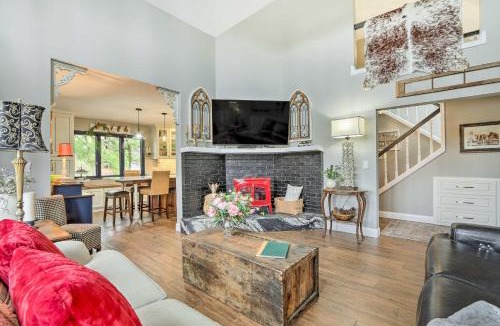 Zanesville House | Riverfront Zanesville Getaway with Private Bar!