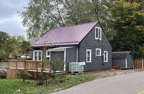 Coal Run Cabin | Riverview Cabin located on waterfront. Pet Friendly! Fishing, relaxing, and fun!