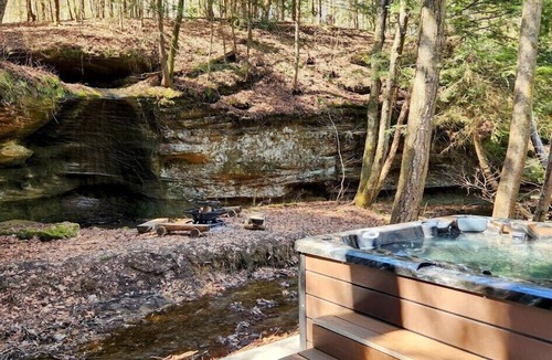 Lancaster Cabin | RockFall Retreat! Nature's Haven