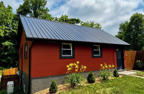 Bartlett Cottage | Romantic Getaway: King Bed, Hot Tub, Fenced Yard, Wooded Nature Trail