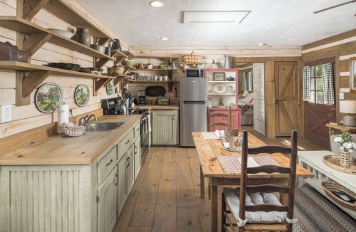 Purlear Cottage | Romantic Mountain Cottage Near Boone