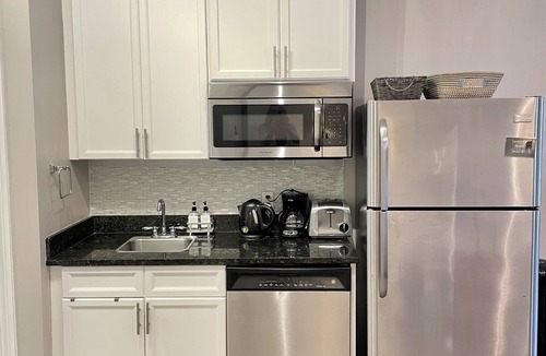 Seacrest Beach Apartment | ROMANTIC RETREAT, Great Location, King bed , Wifi, Deeded beach access