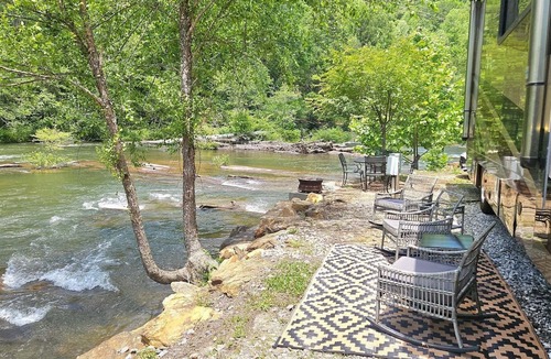 Lakemont Cabin | Rustic Cabin Retreat near Tallulah Falls, Perfect for an Escape to Georgia's Wilderness