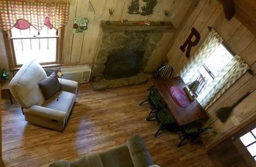 Lakemont Cabin | Rustic Cabin Retreat near Tallulah Falls, Perfect for an Escape to Georgia's Wilderness
