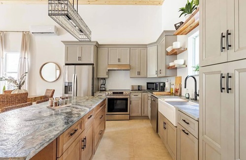 Sanford House | Rustic Elegance Farmhouse for a tranquil retreat experience in Sanford, FL